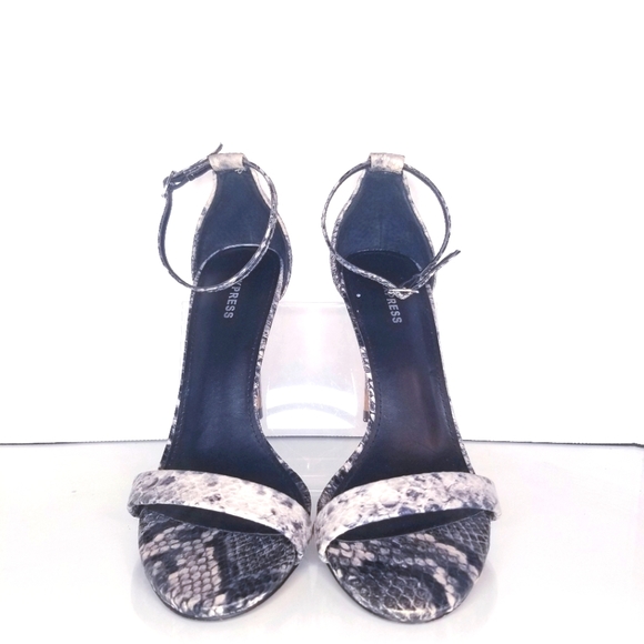 Express Heels - Picture 2 of 8